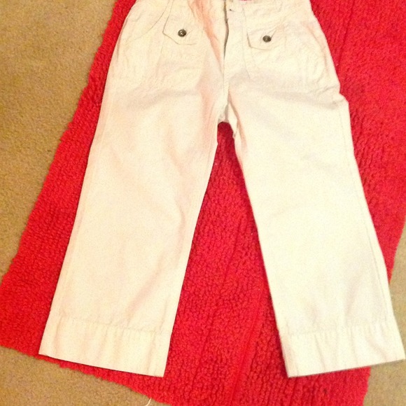 Banna Republic off white denim capris RECUCED