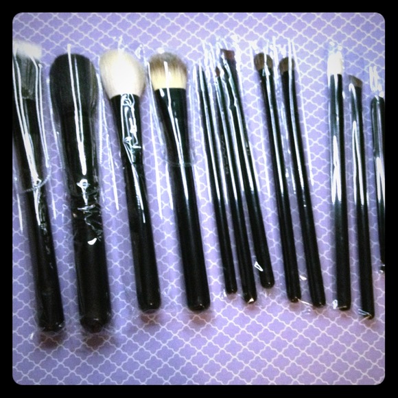 ⚡SALE-24hrsONLY⚡MAC brush Set with cup case