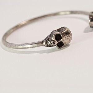 -NEW- Skull bracelet