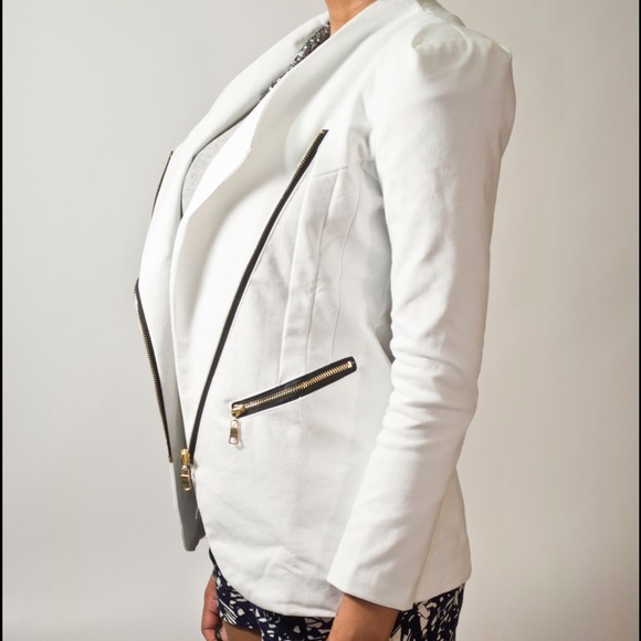 -NEW- White Lapel blazer