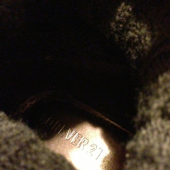 Barley ever worn grey boots - Picture 3 of 4