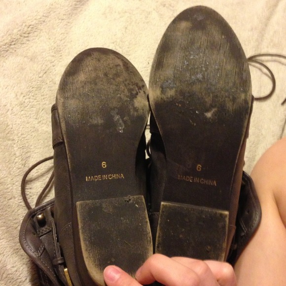 Barley ever worn grey boots - Picture 4 of 4