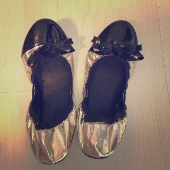 Forever 21 black and gold flats size 8 - Picture 1 of 2