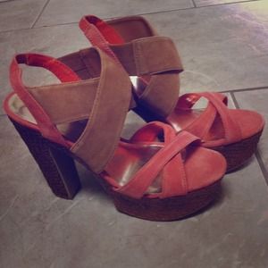 Adorable light orange and brown heels