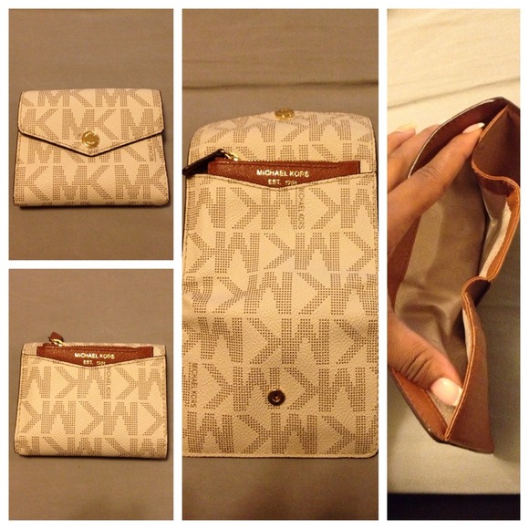 Reduced-*Authentic* Michael Kors wallet
