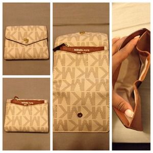 Reduced-*Authentic* Michael Kors wallet