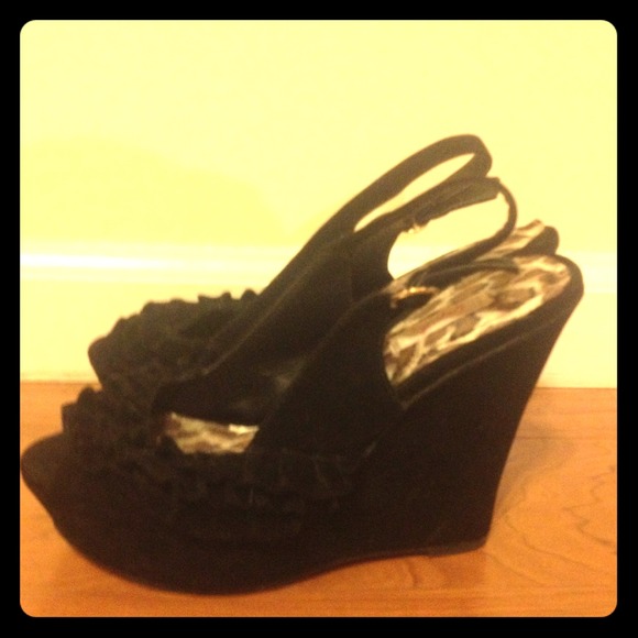 Comfy Black Velvet Wedges