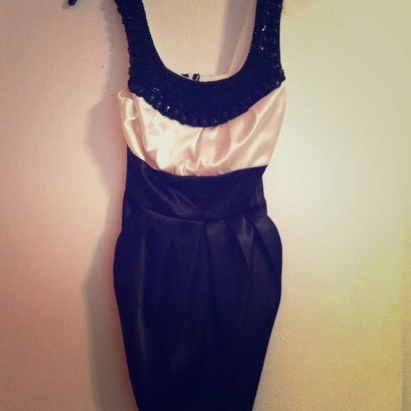 🚨Reduced!! Black/white dress