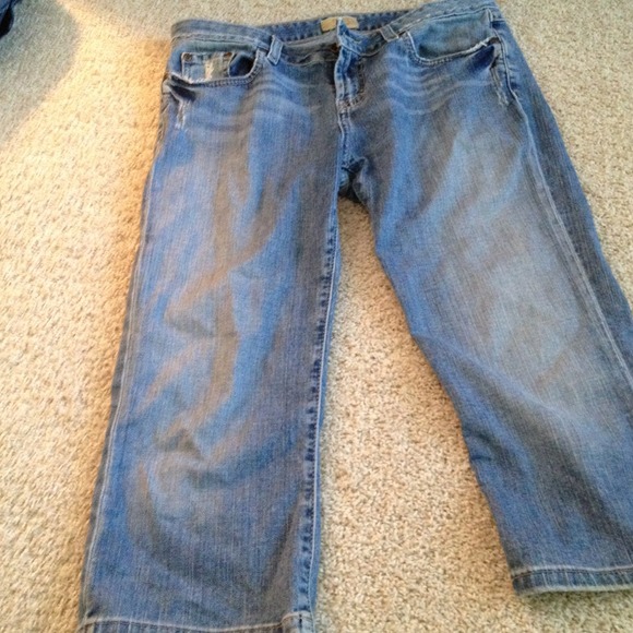 BKE distressed denim capris