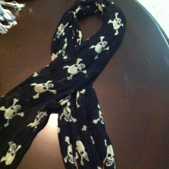 Skull scarf
