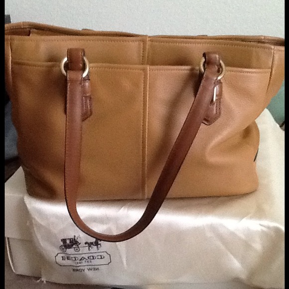 Chelsea camel leather tote! - Picture 2 of 7
