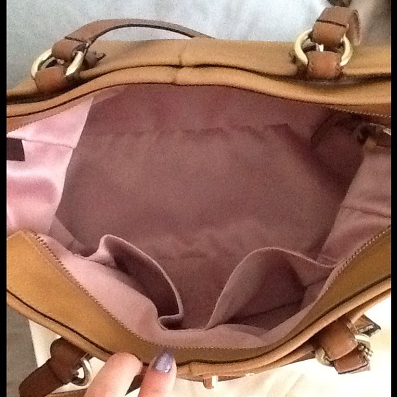 Chelsea camel leather tote! - Picture 3 of 7