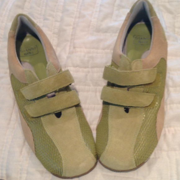 Casual shoe By Gianni Bini ( 2 pair ) Bundled