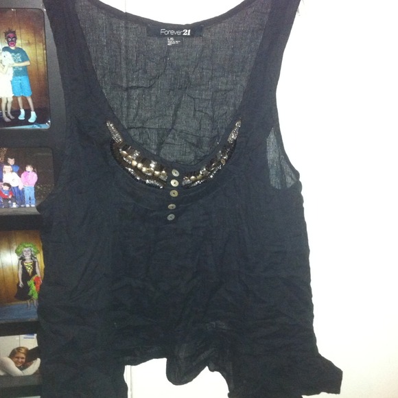 Black halter top with bead design - Picture 1 of 3