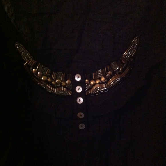 Black halter top with bead design - Picture 2 of 3