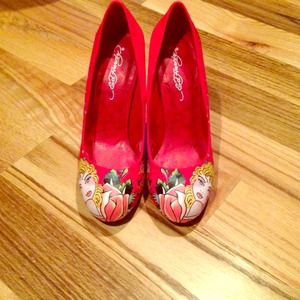 Ed Hardy pumps :)