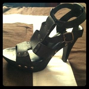 Guess Gladiator High Heels! 👠