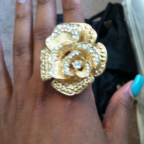 Gold ring - Picture 1 of 1
