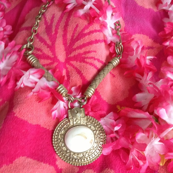 BUNDLED@akprincess nice necklace