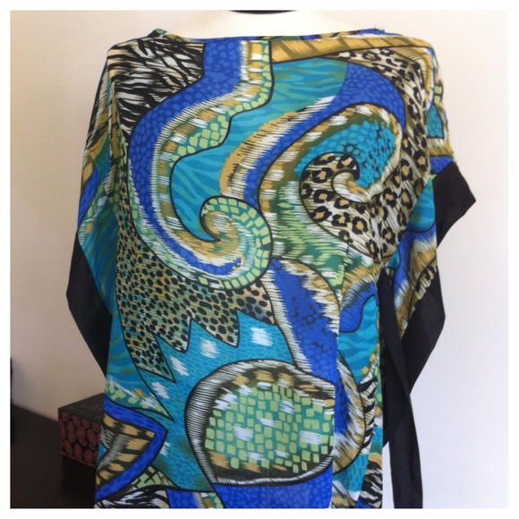 SOLD⛔️🎉HOST PICK🎉Tribal Print Blouse - Picture 2 of 4