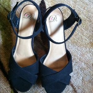 #803 Cute wedges!! ✨On hold ✨