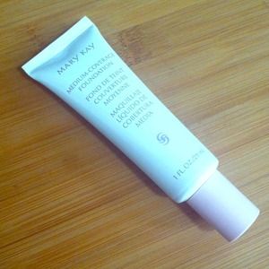 NEW Mary Kay Medium Coverage Foundation -Ivory 204