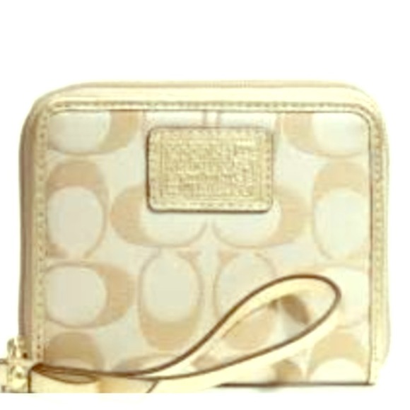 💥SOLD💥. 100% Authentic Coach Wallet/Wristlet.