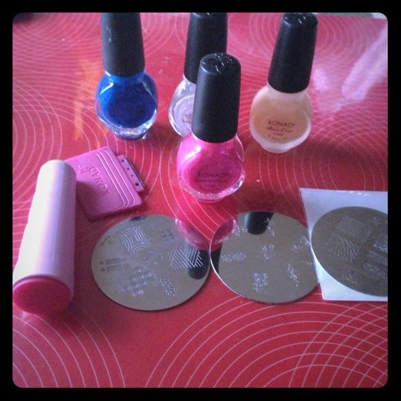 Konad nail art
