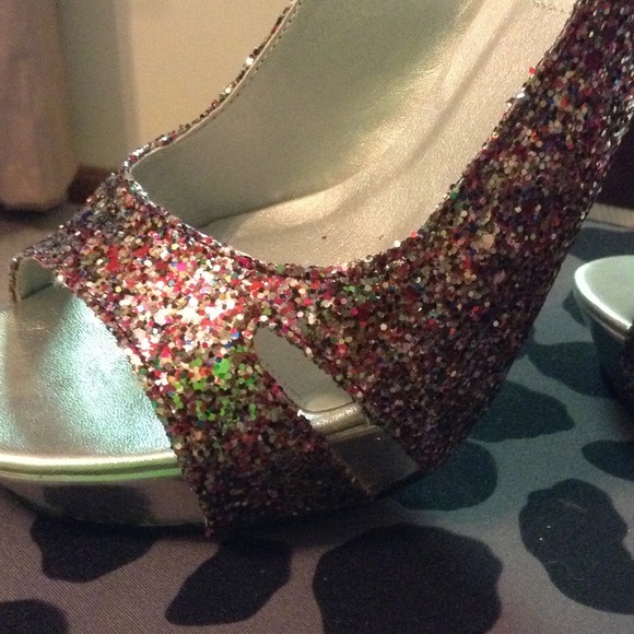 Heels - Picture 2 of 2