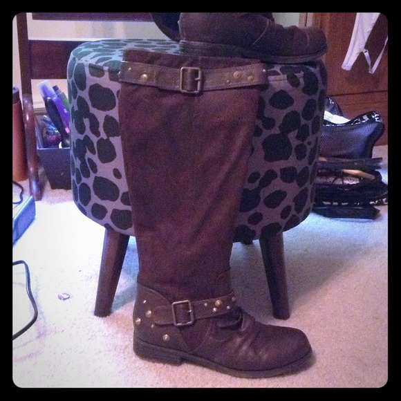 Brown boots