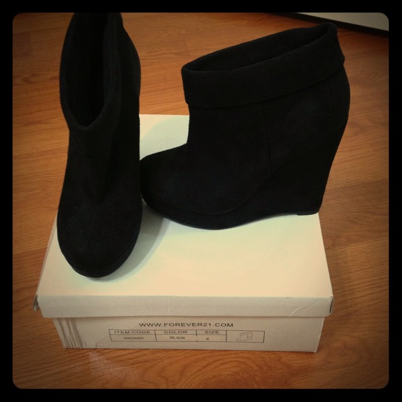 size 6 black booties