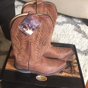 Old West tan distressed cowboy boot