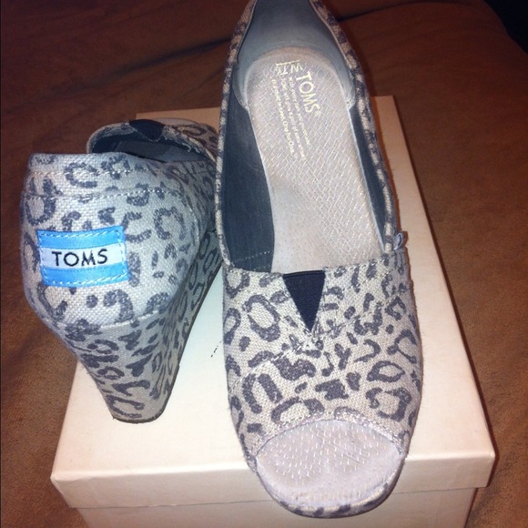 TOMS!!