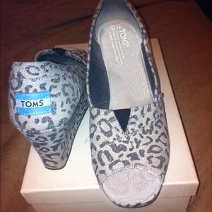 TOMS!!