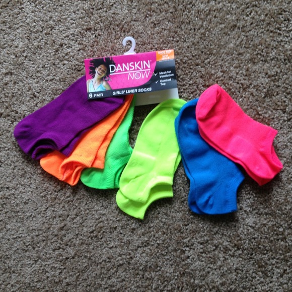 🔴🔴SOLD🔴🔴6 pair of never worn socks