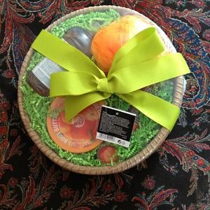 Body shop gift basket