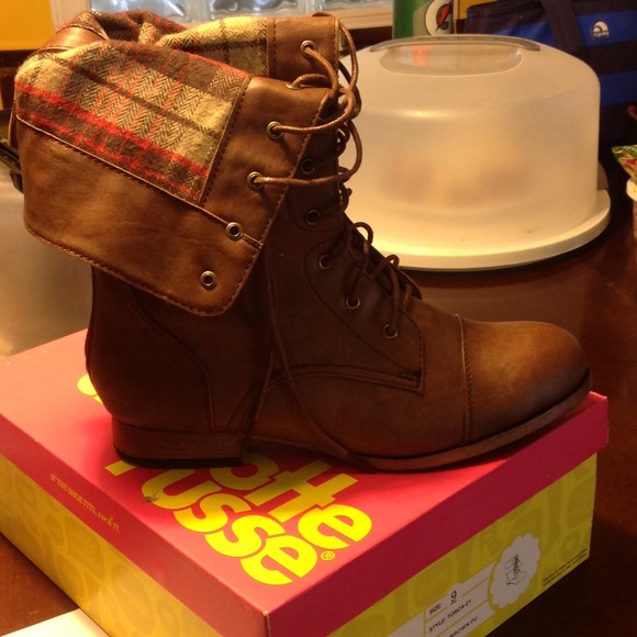 Charlotte Russe Brown Boots