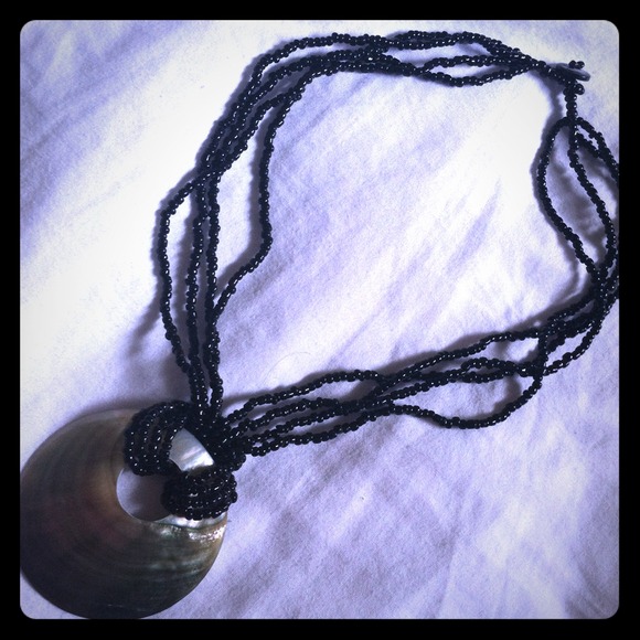 #901 Super cute Abalone and black bead necklace