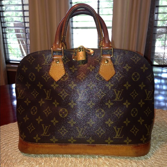 👜👜 SOLD 👜👜Authentic Louis Vuitton Alma
