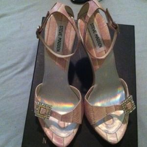 Steve Madden heals! NEVER WORN! I CAN NEGOTIATE!!