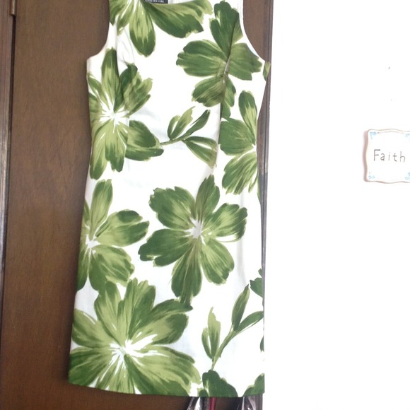 Jones New York Dresses & Skirts - Green flowered dress