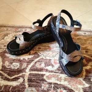 Donald J Pliner lizard wedges
