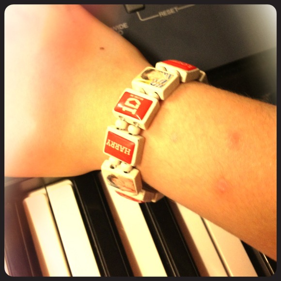 *RESERVED One Direction Bracelet and Earbud bundle