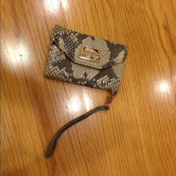 Michael kors wristlet