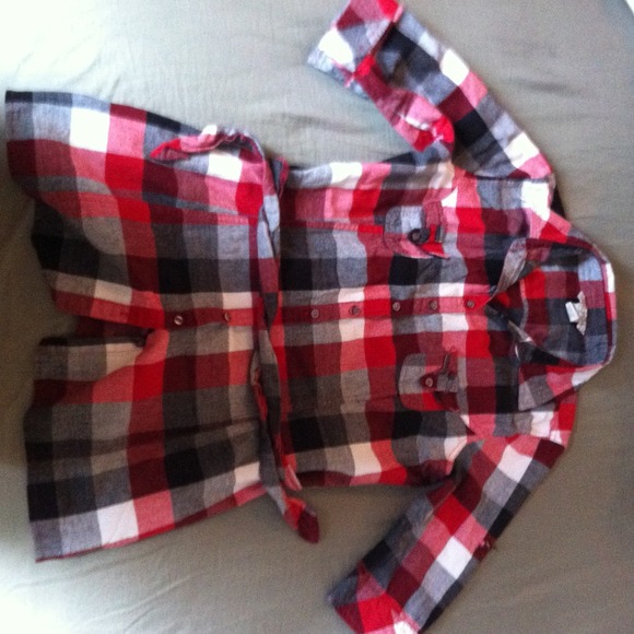 💢💢SOLD💢💢Checkered medium sleeve shirt