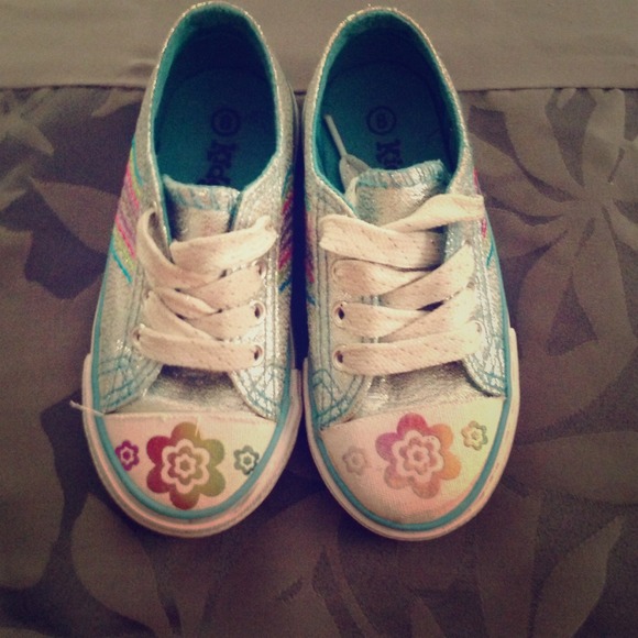 SOLD!!! Toddler tennis shoes