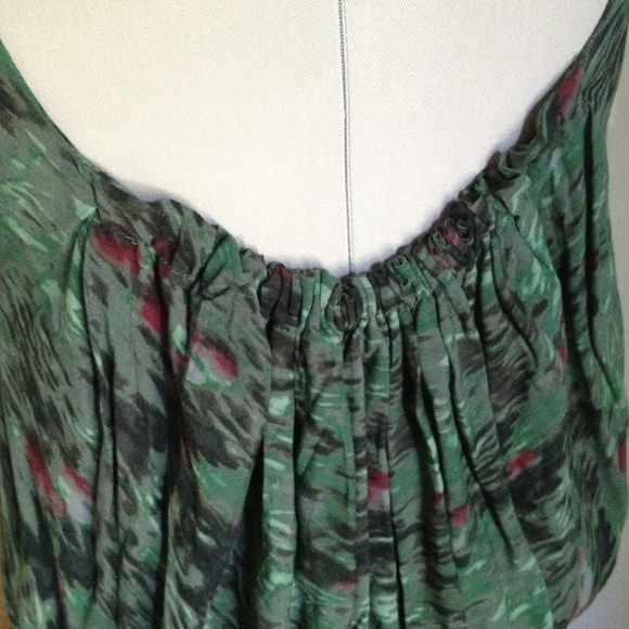 Bundled🍃HOST PICK 7/10. 🍃Beautiful low back tank - Picture 2 of 4