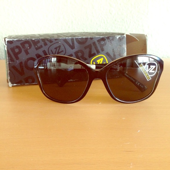 🚫 SOLD IN BUNDLE 🚫 Runaway Von Zipper Sunglasses