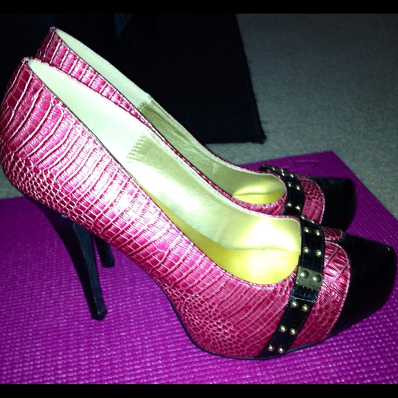 Black and Pink pumps