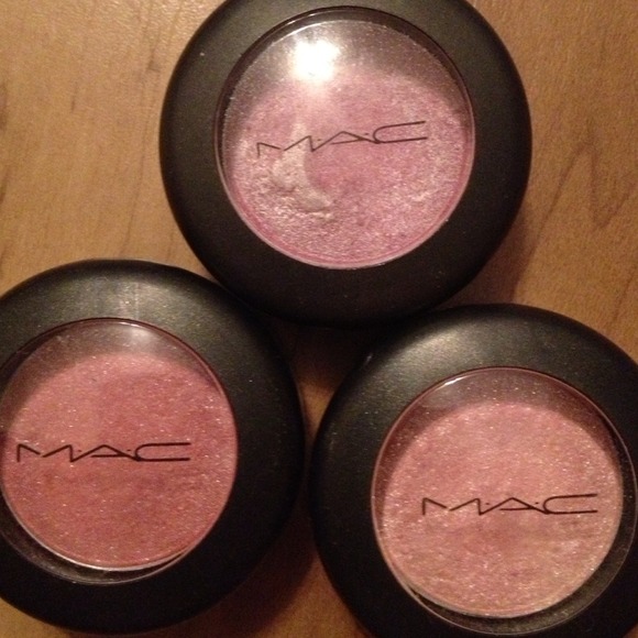 Sold!!! Mac eye shadows!